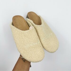 Victoria’s Secret Pink Fuzzy Tan Clogs Shoes Size Women’s 9